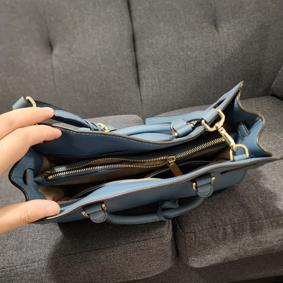 Michael Kors Blue Saffiano Leather Dillon Bag - Picture 3 of 3